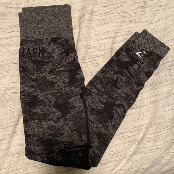 Gymshark Pants - Gymshark seamless camo leggings black